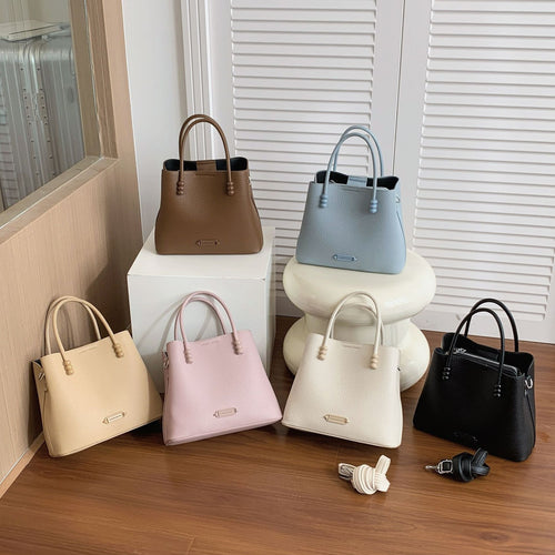 Damen elegante Hobo-Tasche aus geschmeidigem Kunstleder mit strukturierten Akzenten Nord Taschen
