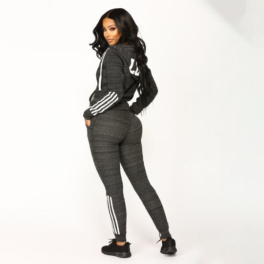 Damen sportliches Zip-Hoodie und Slim-Jogger-Set aus French-Terry mit kontrastierenden Streifen Nord Taschen