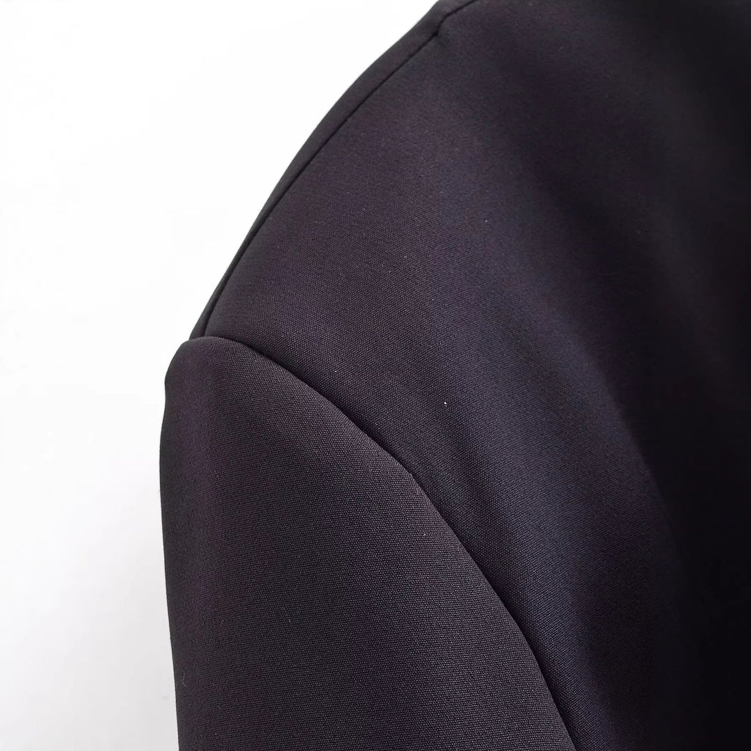 Damen Kurzer Blazer mit angenähter Schluppen‑Krawatte und Pattentaschen Nord Taschen