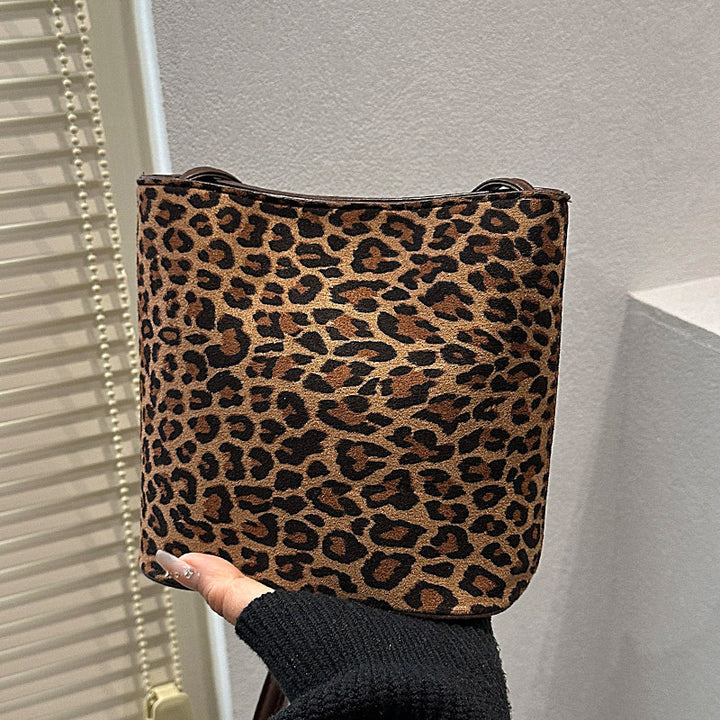 Damen Mini-Handtasche aus weichem Wildleder mit schickem Tragegriff Nord Taschen