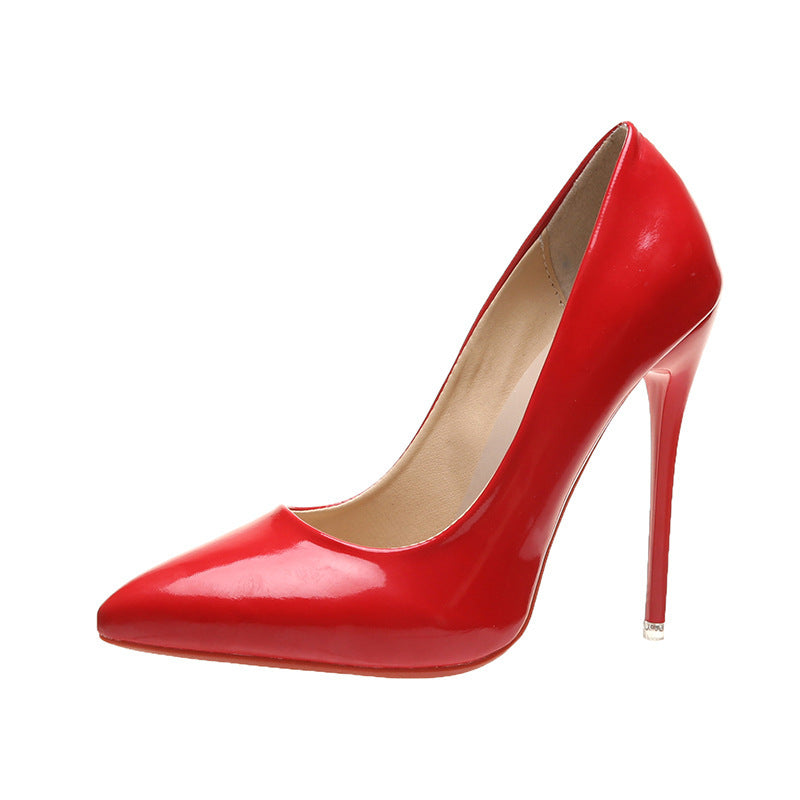 Damen elegante High Heels mit spitz zulaufender Zehenpartie und glänzender Oberfläche