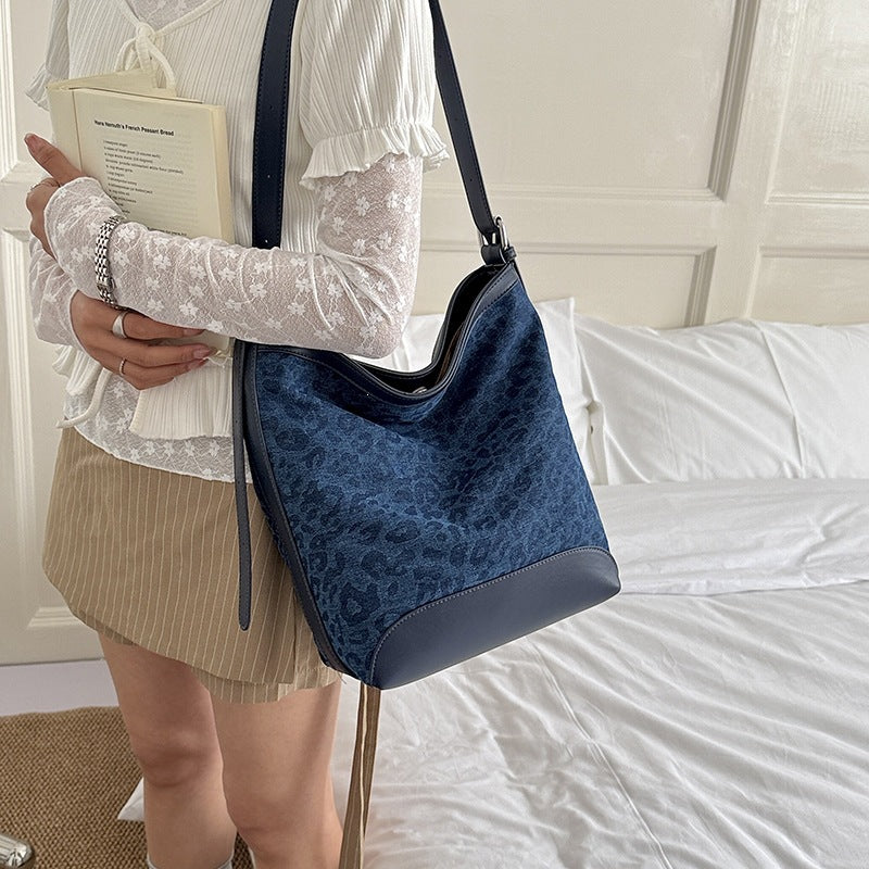 Damen Hobo-Tasche mit elegantem Leodruck und verstellbarem Schulterriemen Nord Taschen