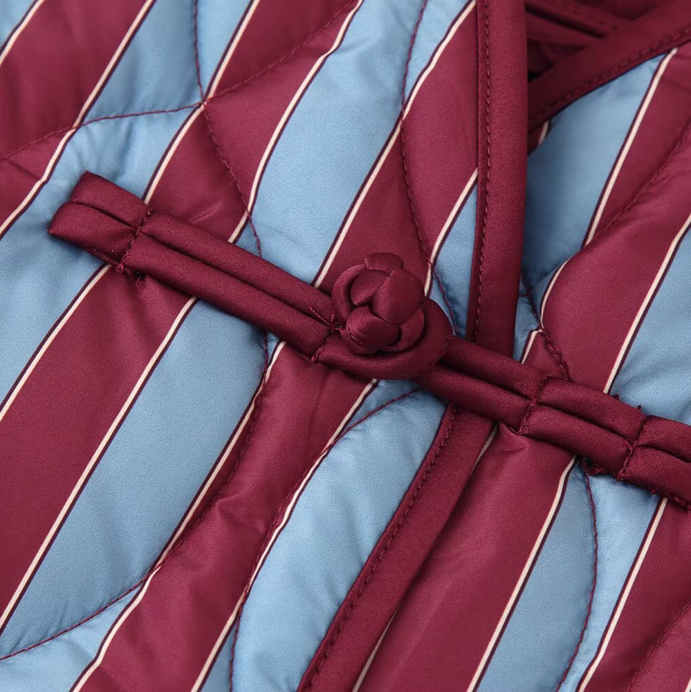 Damen Gepolsterte Jacke mit Stehkragen, Streifen‑Steppung und Knotenverschlüssen Nord Taschen