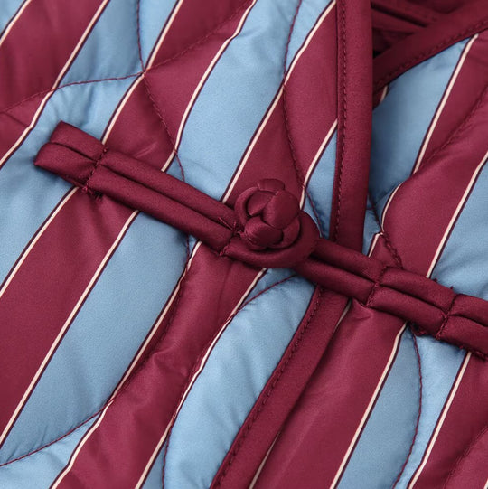 Damen Gepolsterte Jacke mit Stehkragen, Streifen‑Steppung und Knotenverschlüssen Nord Taschen