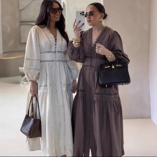 Damen 80+ Maxikleid mit V‑Ausschnitt, Spitzenbesatz, Knopfleiste und Ballonärmeln Nord Taschen