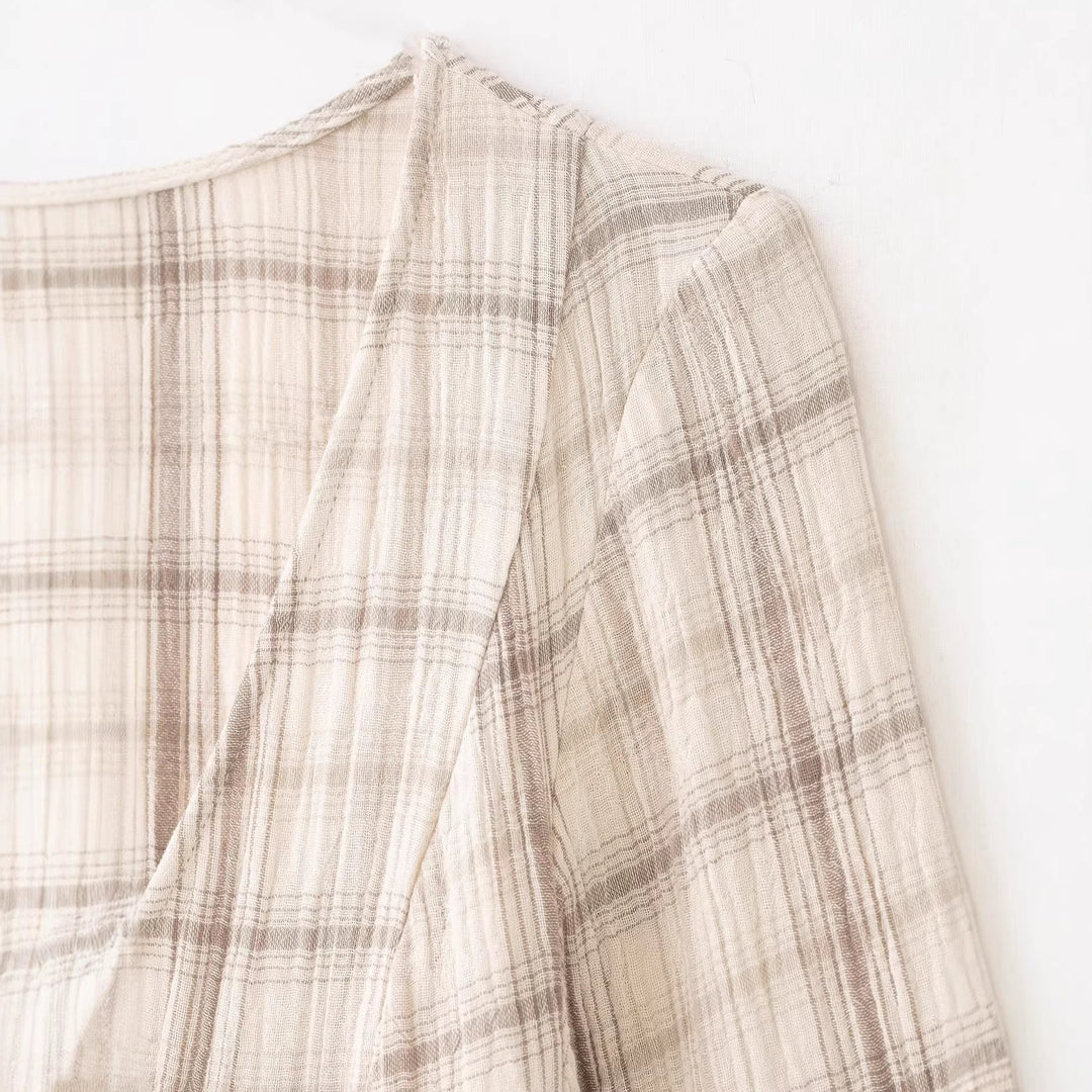 Damen Leichtes kariertes Sommerkleid mit tiefem V-Ausschnitt und Glockenärmeln Nord Taschen