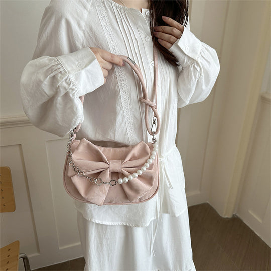 Damen Handtasche mit eleganter Rüschendekoration und perlverziertem Henkel Nord Taschen