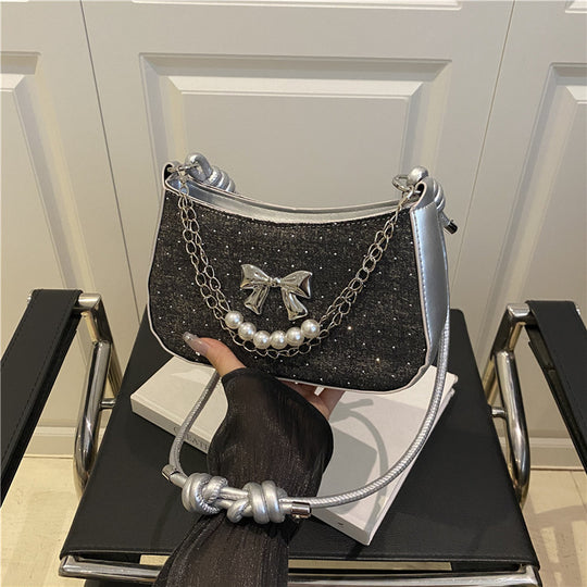 Damen Umhängetasche mit eleganter Perlenverzierung und schimmerndem Kettenakzent Nord Taschen