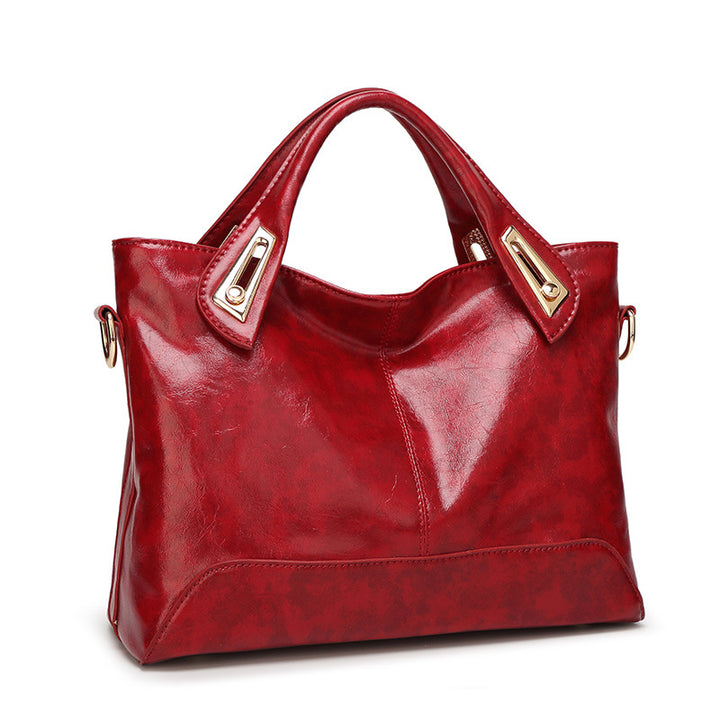 Damen Hobo-Tasche aus glänzendem Kunstleder mit eleganten Metallakzenten Nord Taschen