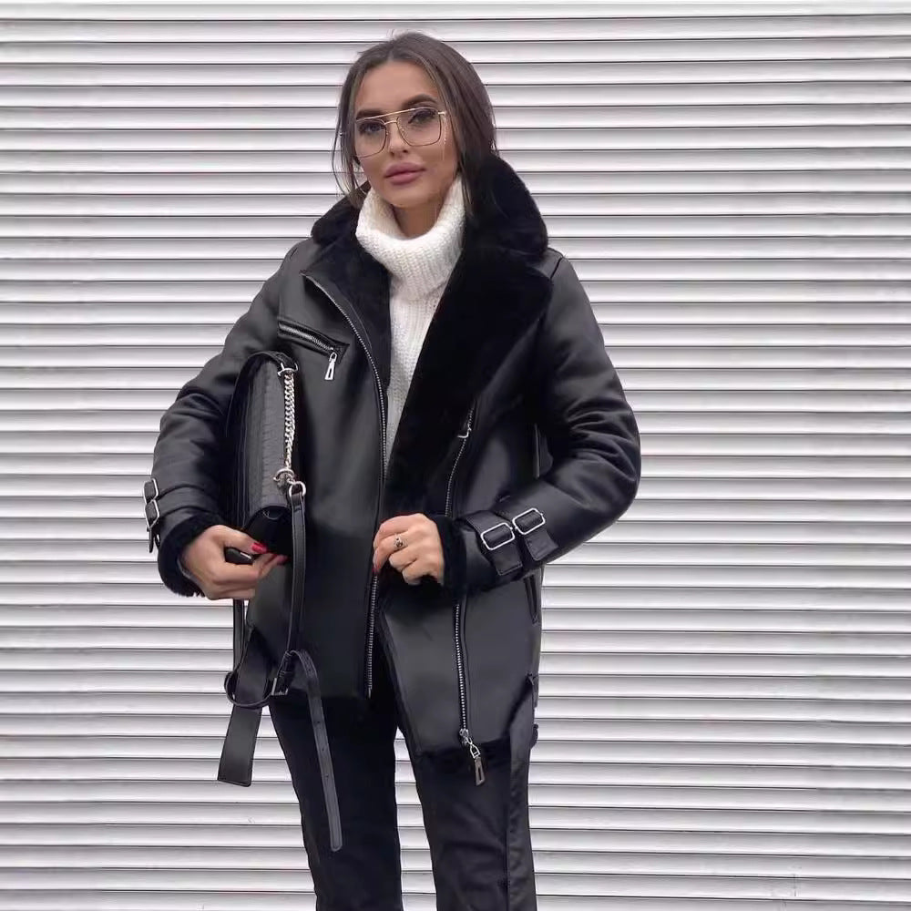 Damen Oversized Kunstleder-Fliegerjacke mit Teddyfell-Futter und Schnallen Nord Taschen