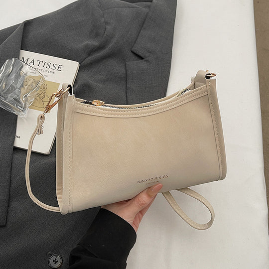 Damen Umhängetasche aus hochwertigem Kunstleder mit elegantem Reißverschluss Nord Taschen