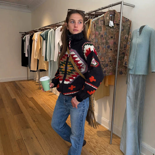 Damen Jacquard-Strickjacke mit Navajo‑Muster, Reißverschluss und hohem Kragen Nord Taschen