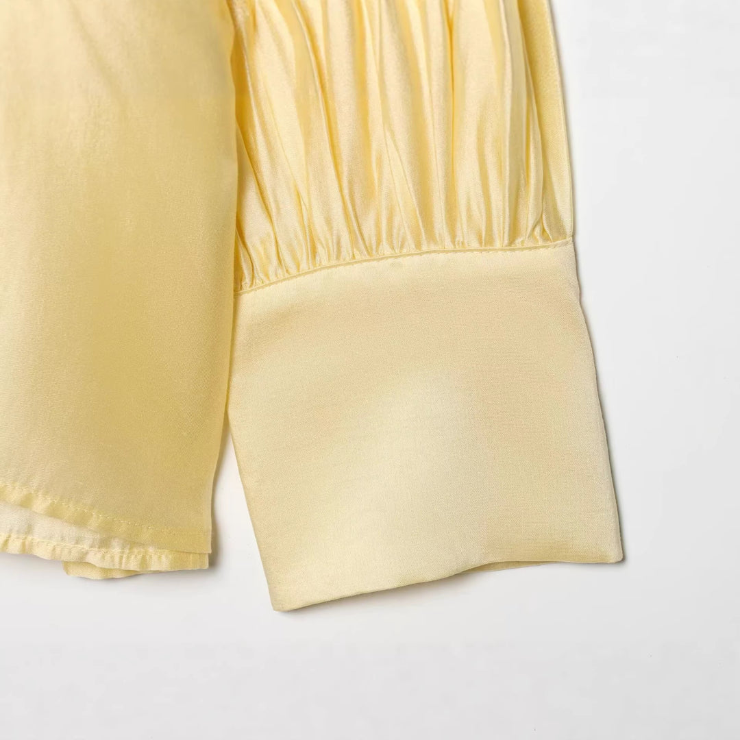 Damen Seidige Bluse mit Bindeschal und Ballonärmeln Nord Taschen
