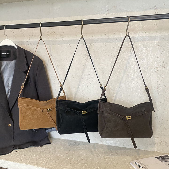 Damen Schultertasche mit elegantem Schnallenverschluss und weichem Material Nord Taschen