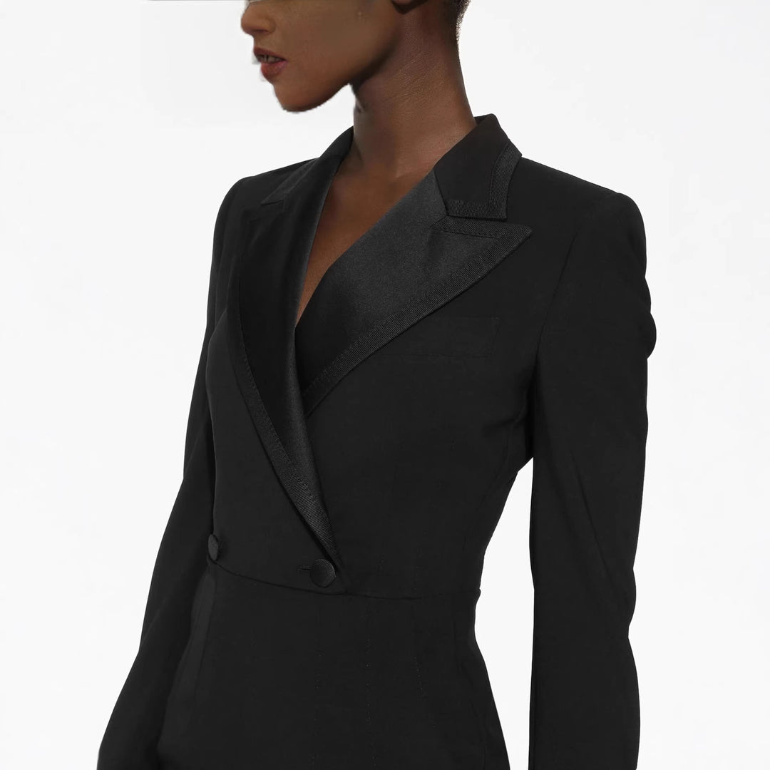 Damen Tailliertes Blazerkleid im Longcut mit Satinrevers und Frontschlitz Nord Taschen
