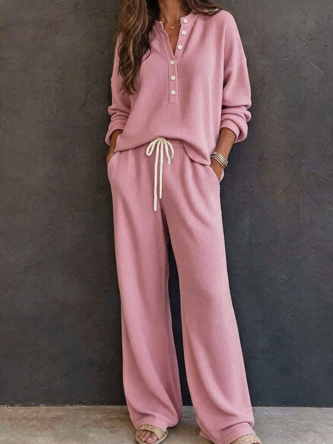 Damen Waffelstrick-Loungewear-Set mit Henley-Oberteil und weiter Kordelbundhose Nord Taschen