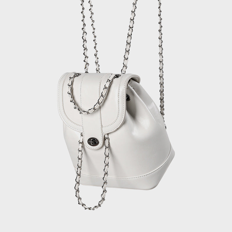 Damen Rucksacktasche mit elegantem Kettenakzent und raffiniertem Klappverschluss Nord Taschen