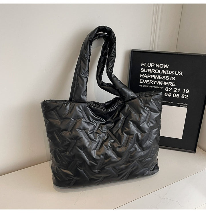 Damen praktische und stylische Tragetasche mit moderner Steppung Nord Taschen