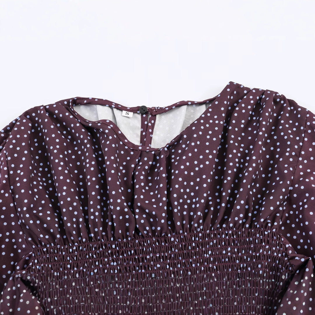 Damen Gepunktete Carmen-Bluse mit Smok-Taille und voluminösen Ballonärmeln Nord Taschen