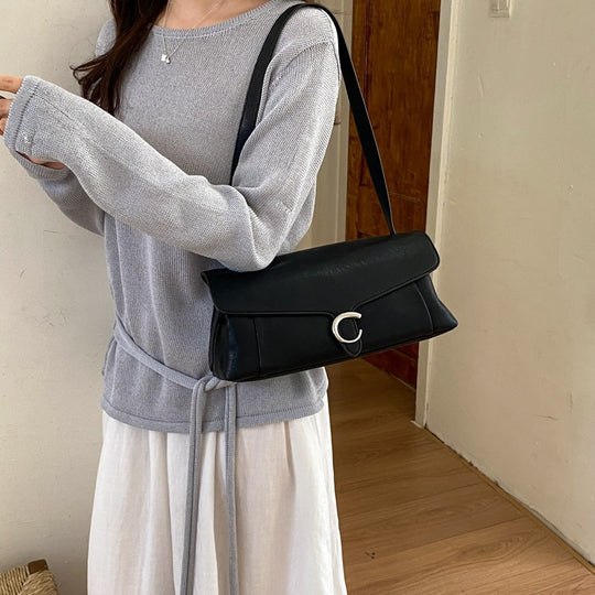 Damen Umhängetasche mit elegantem Klappenverschluss und stilvollem Design Nord Taschen