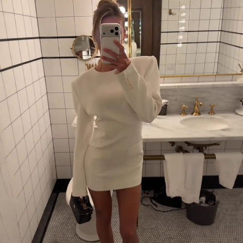 Damen Figurbetontes Mini-Kleid mit betonten Schultern und aufgesetzten Taschen Nord Taschen