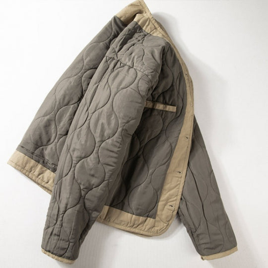 Herren Leichte gesteppte kragenlose Übergangsjacke mit Knopfleiste und aufgesetzten Taschen Nord Taschen