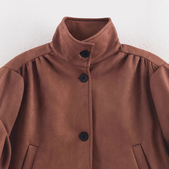 Damen Kurz geschnittene Wildlederoptik-Jacke mit Stehkragen, Ballonärmeln und Leistentaschen Nord Taschen