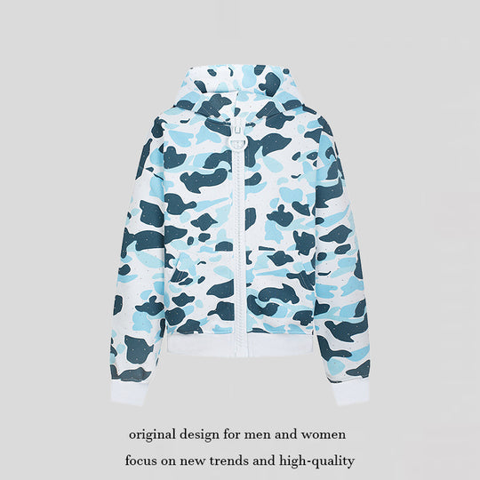 Damen Kapuzenjacke im Camouflage‑Print mit durchgehendem Reißverschluss, Kängurutasche und Rippbündchen Nord Taschen