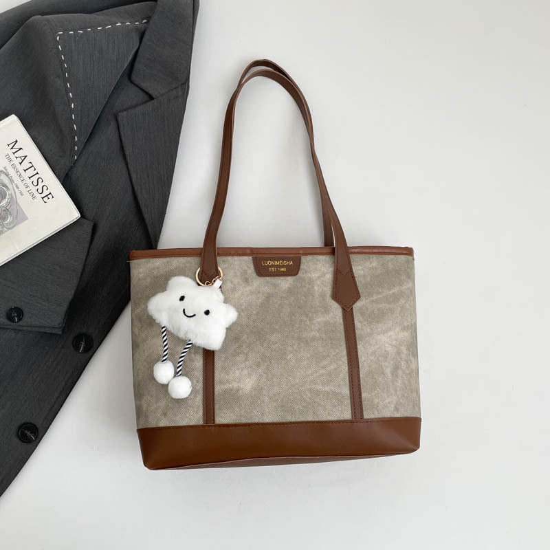 Damen elegante Tragetasche mit verspieltem Anhänger Nord Taschen