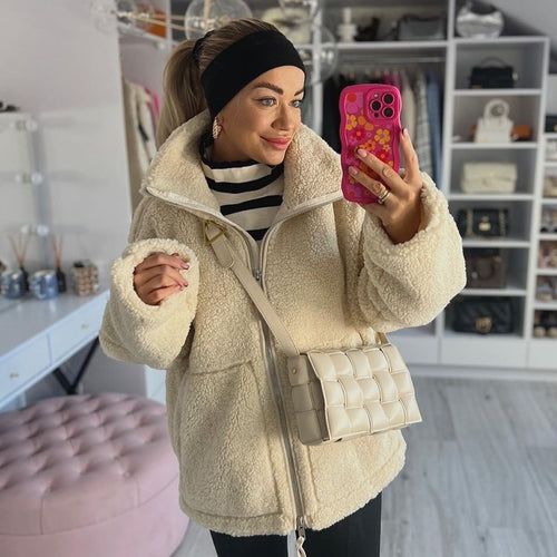 Damen Boxy-Teddyfleece-Jacke mit Stehkragen, Zwei-Wege-Reißverschluss und aufgesetzten Taschen Nord Taschen