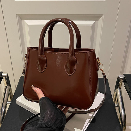 Damen elegante Handtasche aus glänzendem Kunstleder Nord Taschen