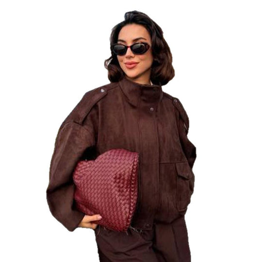 Damen Oversize Veloursleder-Bomber mit Schulterpatten, Pattentaschen und hohem Stehkragen Nord Taschen