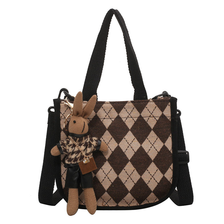 Damen Jute-Handtasche mit modernem Rautenmuster und entzückenden Anhänger Nord Taschen