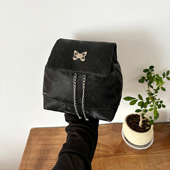 Damen stilvolle Rucksacktasche mit elegantem Kettendetail Nord Taschen