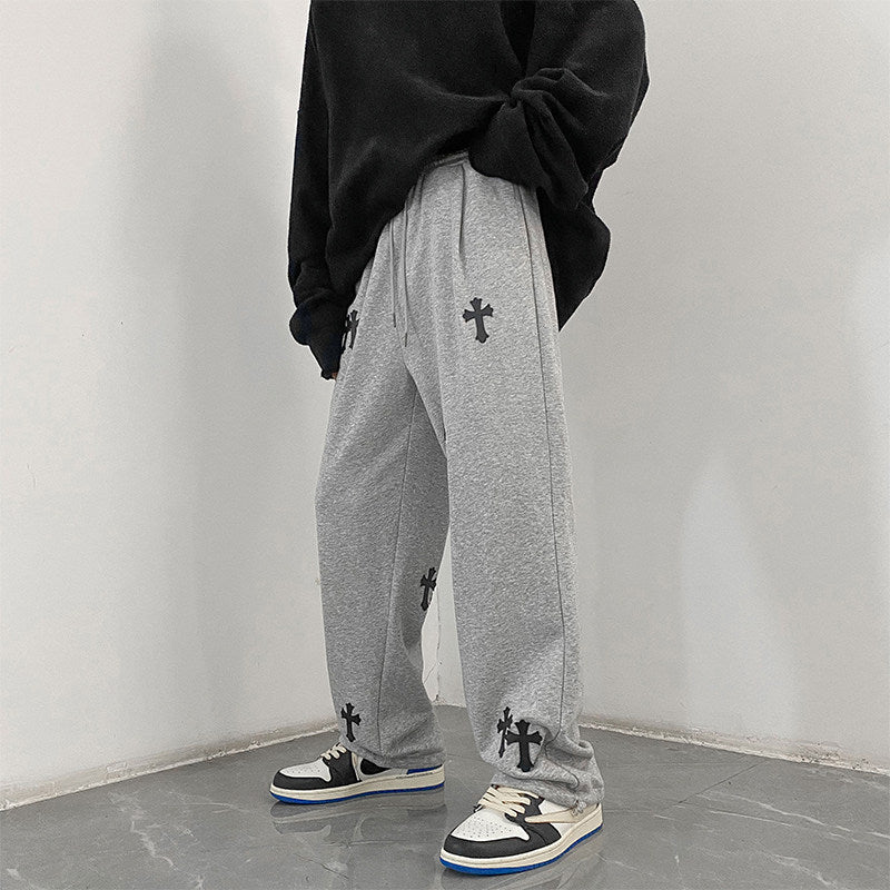 Herren weite Baumwoll-Jogginghose mit Allover-Kreuzprint und elastischem Tunnelzugbund Nord Taschen