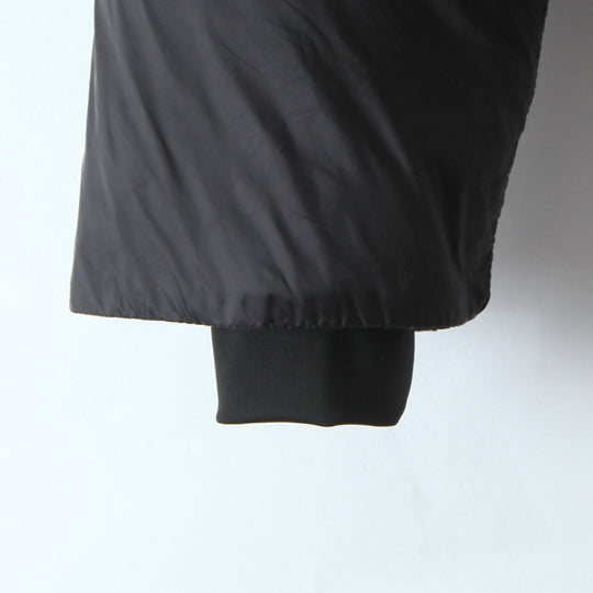 Damen Kurze boxy Funktionsjacke mit Kapuze, wattierter Isolierung und diagonalen Reißverschlusstaschen Nord Taschen