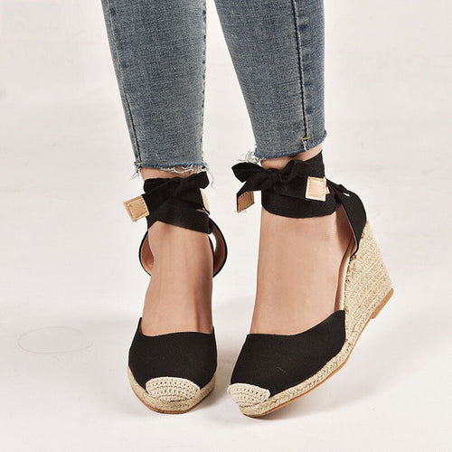 Damen nan Textil-Espadrille mit Bastkeil, Schleifenband-Knöchelriemen und gehäkelter Zehenkappe Nord Taschen