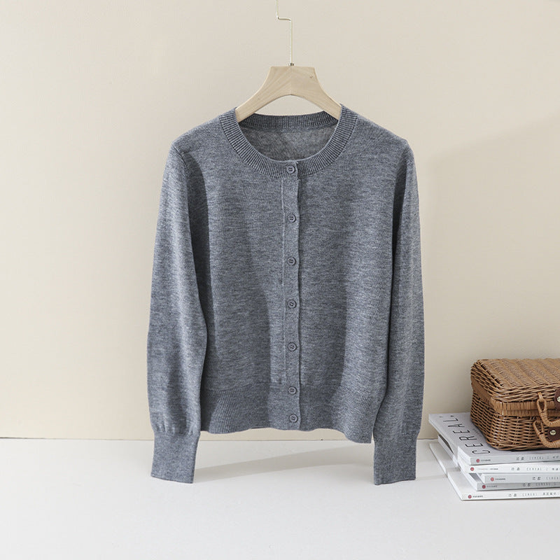 Damen Feiner Knopf-Cardigan mit Rundhalsausschnitt, schmaler Passform und Rippenabschlüssen Nord Taschen