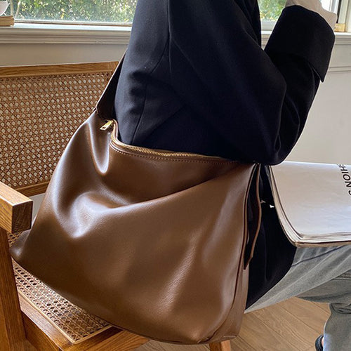 Damen Hobo-Tasche mit geschmeidiger Oberfläche und elegantem Reißverschluss Nord Taschen