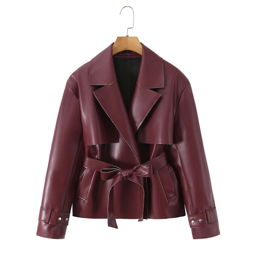 Damen Taillierte kurze Trenchjacke mit Bindegürtel und Cape-Detail aus veganer Lederoptik Nord Taschen