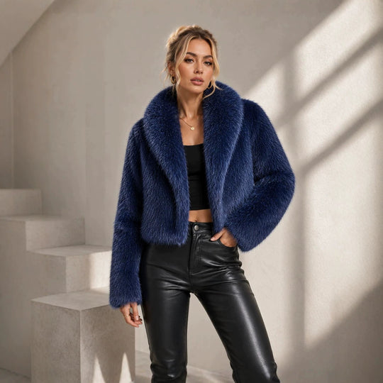 Damen Cropped Kunstpelz-Kurzjacke mit extravoluminösem Schalkragen Nord Taschen