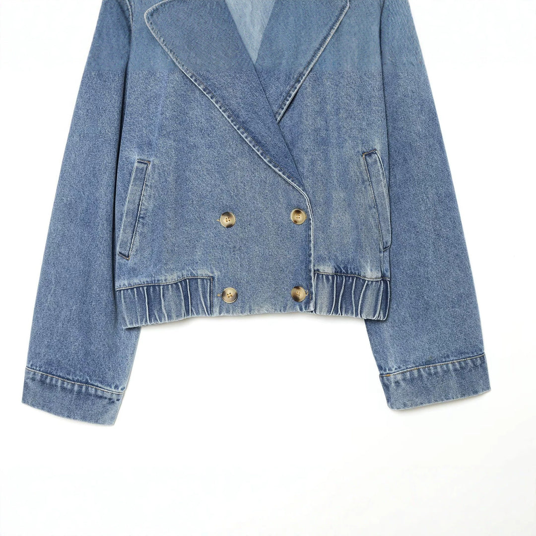 Damen kurze Double-Breasted Jeansjacke mit Überschlagkragen, Schulterklappen und gesmoktem Saum Nord Taschen