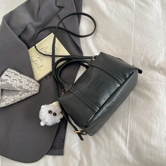 Damen elegante Umhängetasche mit modischem Anhänger Nord Taschen