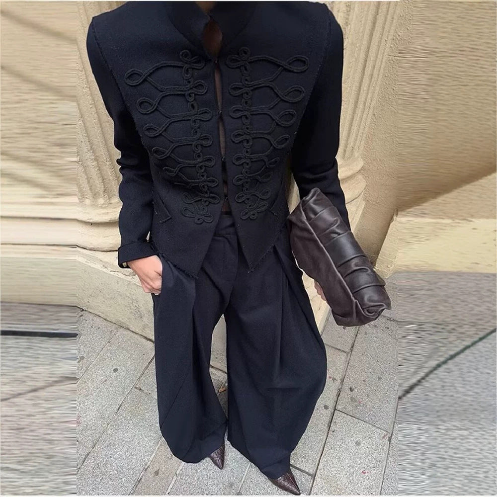 Damen Kurze militärisch inspirierte Jacke mit Zierkordeln und fransigem Saum Nord Taschen