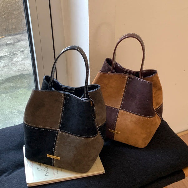 Damen Mini-Hobo-Tasche aus hochwertigem Veloursleder mit dekorativen Nähten Nord Taschen