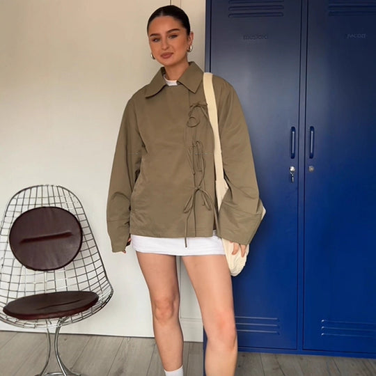 Damen Oversize-Hemdjacke mit dekorativen Knotenschließen und Hemdkragen Nord Taschen