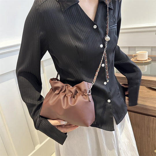 Damen modische Umhängetasche mit raffiniertem Kordelzug und eleganter Kettenverzierung Nord Taschen