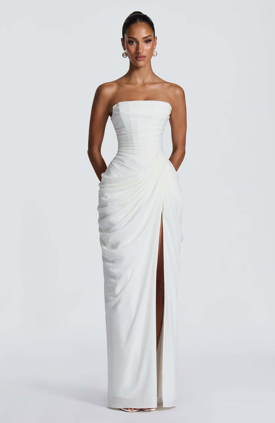 Damen Elegantes Trägerloses Abendkleid mit asymmetrischer Drapierung und hohem Beinschlitz Avellé