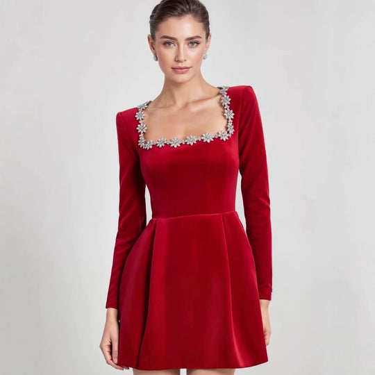 Damen Samtkleid mit taillierter Korsage, quadratischem Ausschnitt und floraler Zierkante Nord Taschen
