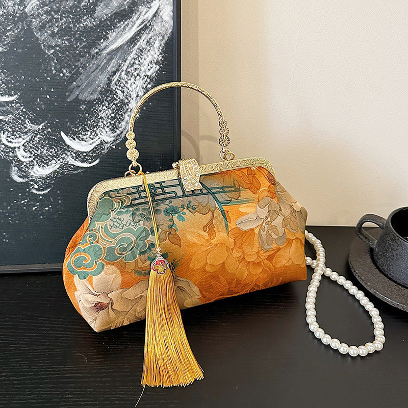 Damen Clutch-Tasche mit floralem Design und elegantem Kettenakzent Nord Taschen